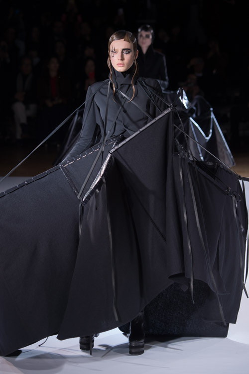 ヨウジヤマモト(Yohji Yamamoto) 2015-16年秋冬ウィメンズコレクション  - 写真70