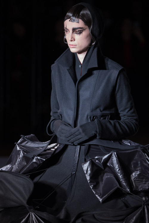 ヨウジヤマモト(Yohji Yamamoto) 2015-16年秋冬ウィメンズコレクション  - 写真73