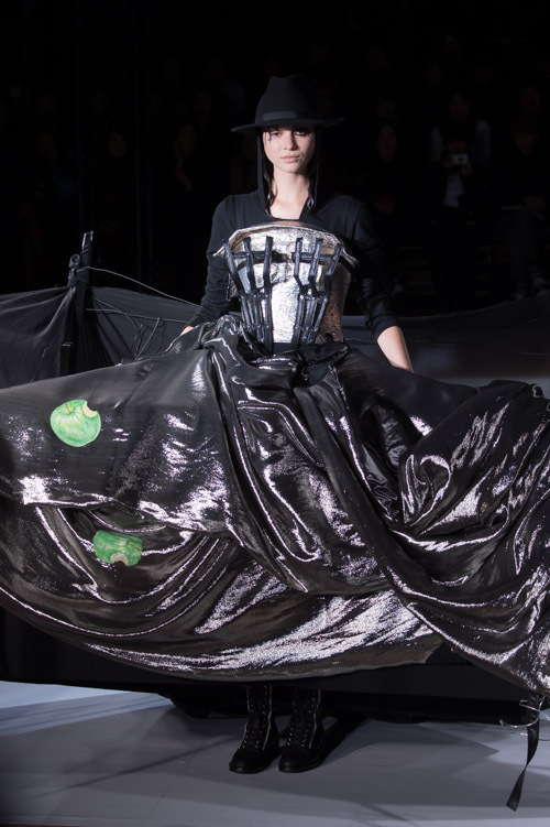 ヨウジヤマモト(Yohji Yamamoto) 2015-16年秋冬ウィメンズコレクション  - 写真78