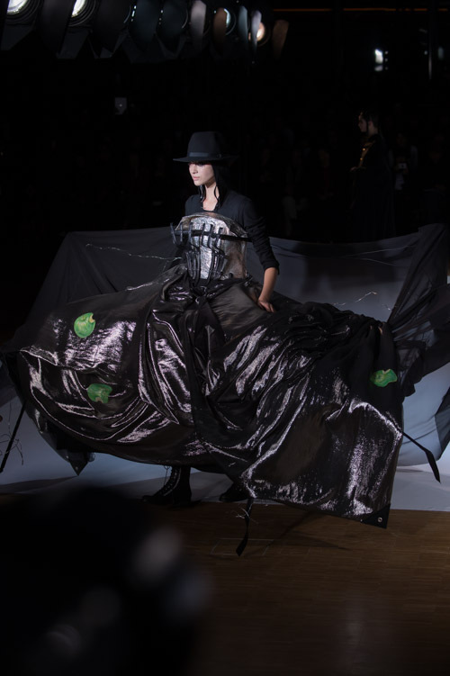 ヨウジヤマモト(Yohji Yamamoto) 2015-16年秋冬ウィメンズコレクション  - 写真79