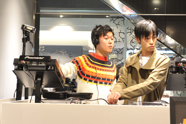 豪華DJ陣のプレイに酔いしれるTOPSHOP / TOPMANのイベント｜写真19