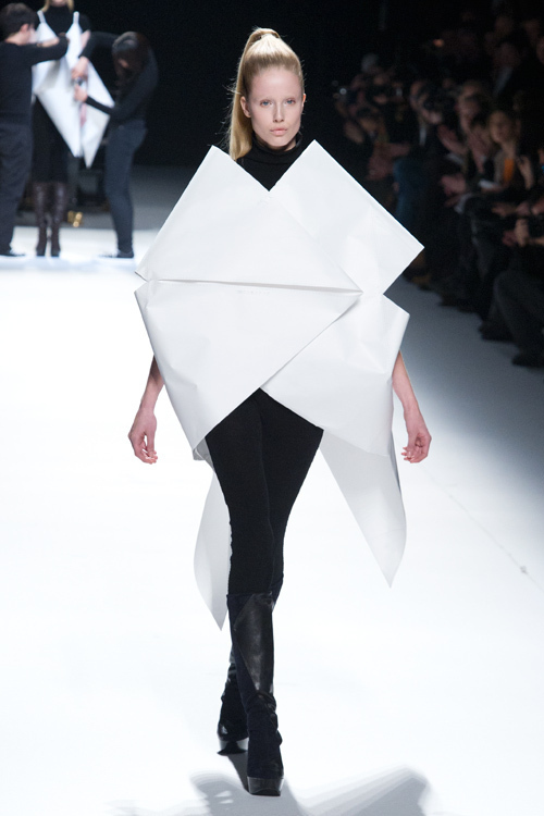 イッセイ ミヤケ(ISSEY MIYAKE) 2011-12年秋冬ウィメンズコレクション  - 写真41