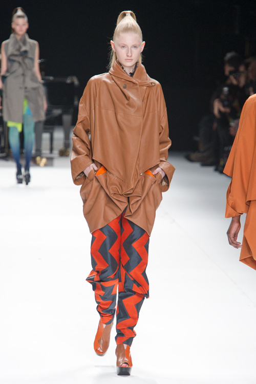 イッセイ ミヤケ(ISSEY MIYAKE) 2011-12年秋冬ウィメンズコレクション  - 写真25