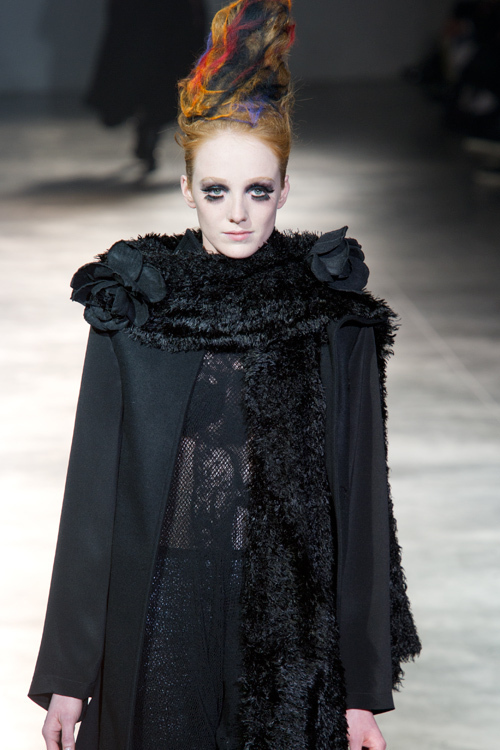 ヨウジヤマモト(Yohji Yamamoto) 2011-12年秋冬ウィメンズコレクション  - 写真42