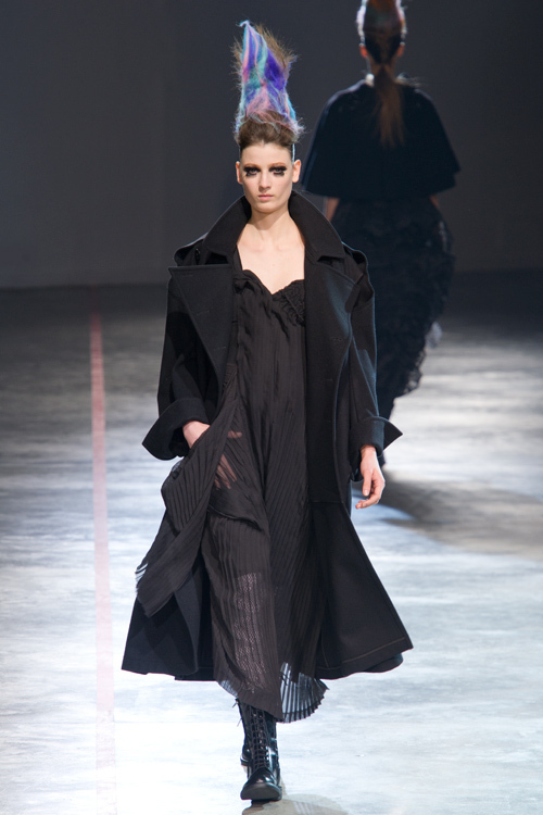 ヨウジヤマモト(Yohji Yamamoto) 2011-12年秋冬ウィメンズコレクション  - 写真45