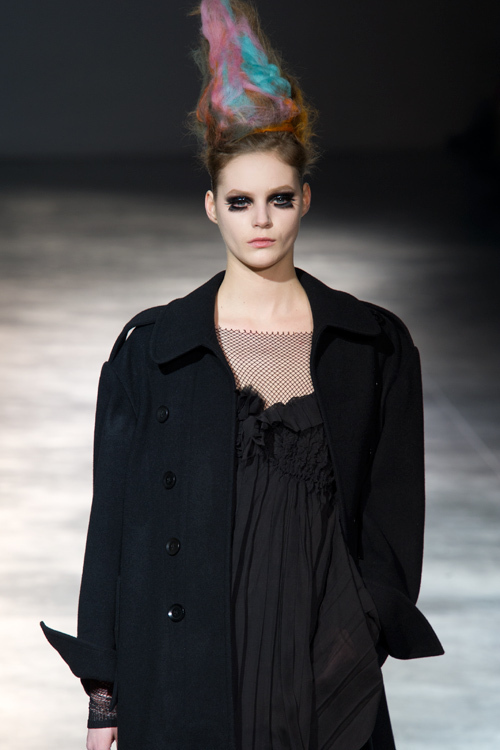 ヨウジヤマモト(Yohji Yamamoto) 2011-12年秋冬ウィメンズコレクション  - 写真48