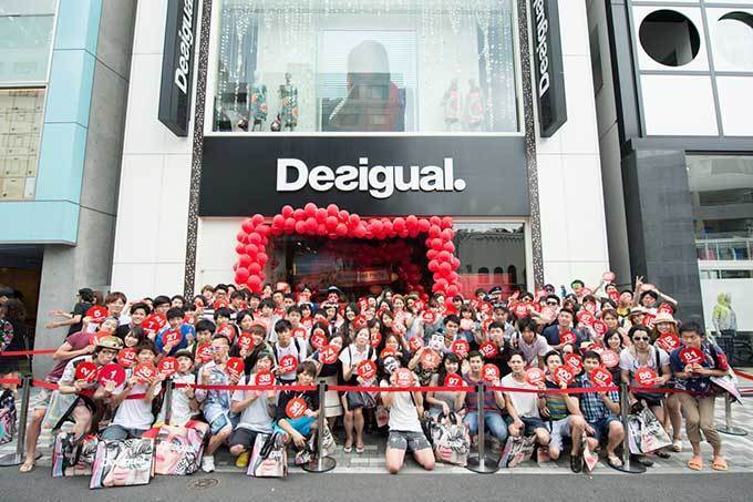 デシグアル(Desigual) セミネイキッド イン レッド 水着+RED｜写真1