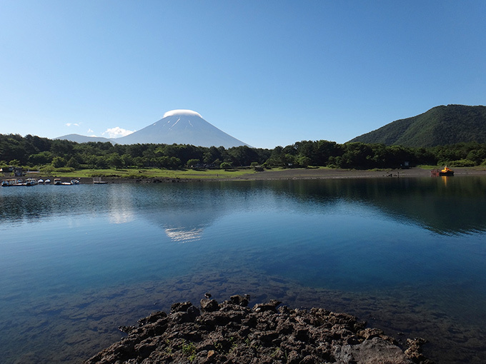 富士のふもとで映画を楽しむ「湖畔の映画祭」山梨県の本栖湖で開催｜写真1