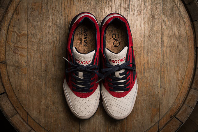 ブルックス(BROOKS) UBIQ｜写真1