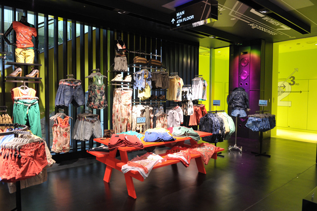 ZARAの妹ブランド、Bershka(ベルシュカ)の渋谷店がグランドオープン｜写真4