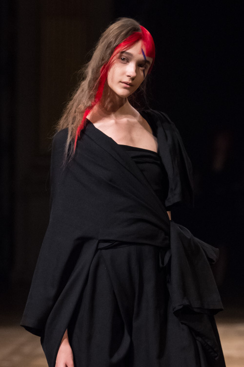 ヨウジヤマモト(Yohji Yamamoto) 2016年春夏ウィメンズコレクション  - 写真4