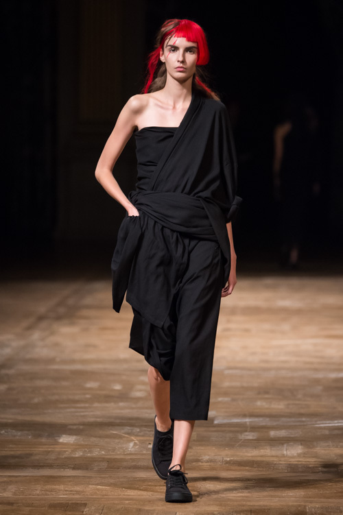 ヨウジヤマモト(Yohji Yamamoto) 2016年春夏ウィメンズコレクション  - 写真9