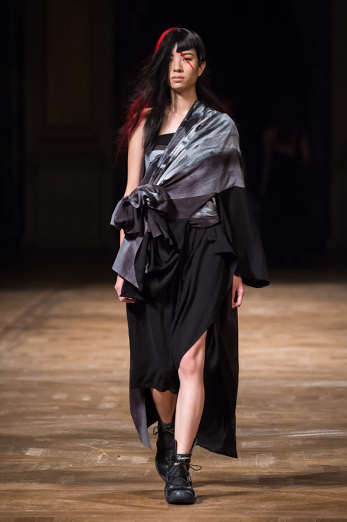 ヨウジヤマモト(Yohji Yamamoto) 2016年春夏ウィメンズコレクション  - 写真34