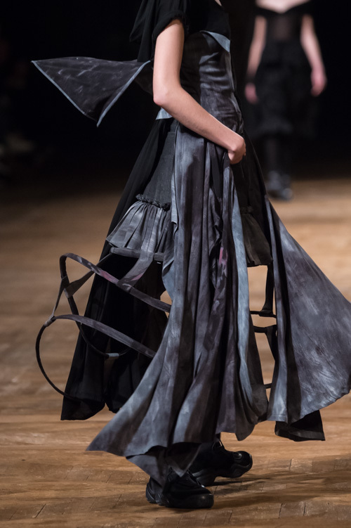 ヨウジヤマモト(Yohji Yamamoto) 2016年春夏ウィメンズコレクション  - 写真39