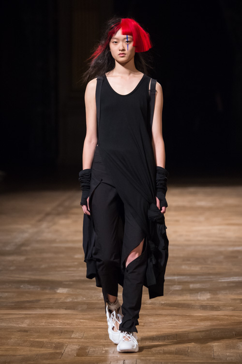 ヨウジヤマモト(Yohji Yamamoto) 2016年春夏ウィメンズコレクション  - 写真57