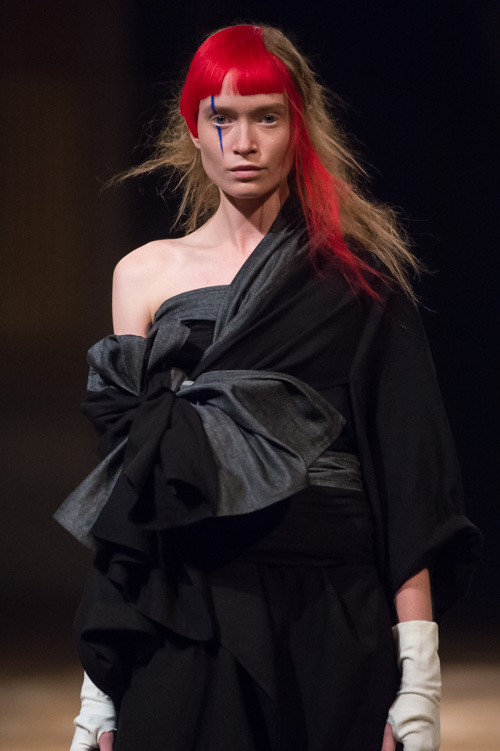 ヨウジヤマモト(Yohji Yamamoto) 2016年春夏ウィメンズコレクション  - 写真75