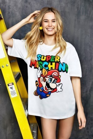 モスキーノ×マリオ、任天堂とのコラボレーションコレクションが発売、Tシャツ・セーター・バッグなど｜写真1