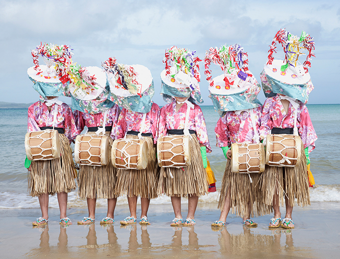 銀座メゾンエルメスで、シャルル・フレジェの写真展「YÔKAÏNOSHIMA」日本でとらえた妖怪の姿｜写真1