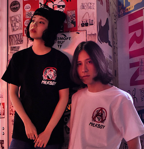 ミルクボーイ×エイミー インザ バッティー ガール、阪急うめだ本店限定でTシャツやトートバッグ発売｜写真8