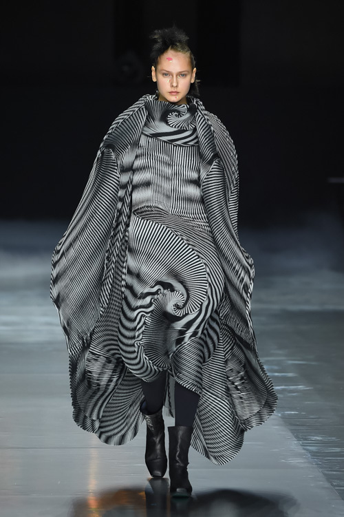 イッセイ ミヤケ(ISSEY MIYAKE) 2016-17年秋冬 ウィメンズコレクション  - 写真59