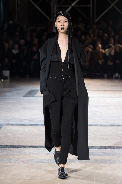 ヨウジヤマモト(Yohji Yamamoto) 2016-17年秋冬 ウィメンズコレクション  - 写真11