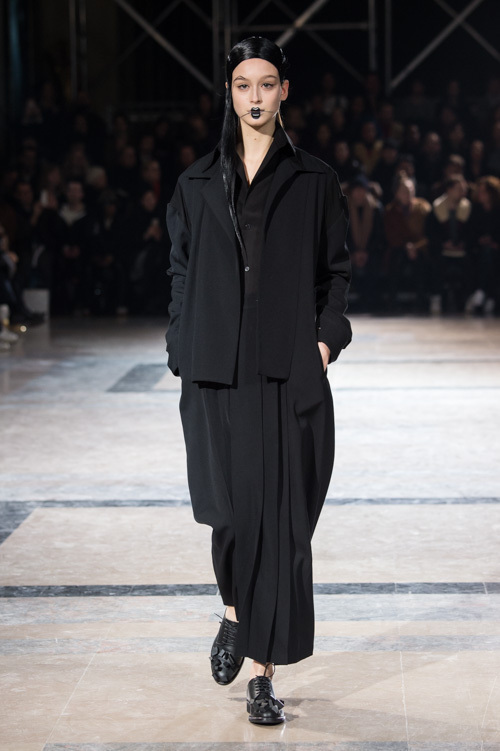 ヨウジヤマモト(Yohji Yamamoto) 2016-17年秋冬 ウィメンズコレクション  - 写真17