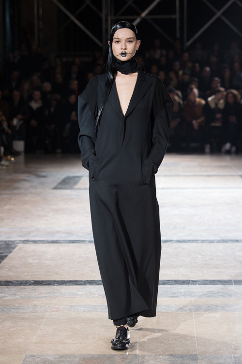 ヨウジヤマモト(Yohji Yamamoto) 2016-17年秋冬 ウィメンズコレクション  - 写真26