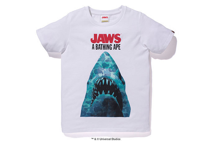 ア ベイシング エイプ×映画『ジョーズ』カモ柄のサメをあしらったTシャツなど｜写真24