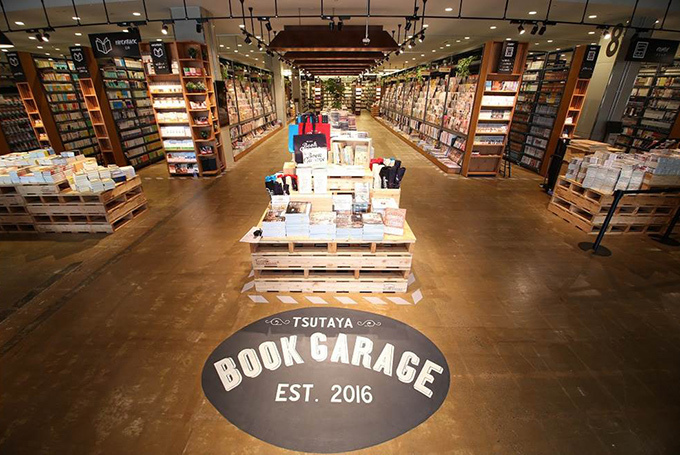 TSUTAYA BOOK GARAGE 福岡志免店-“日本最大級の中古書店”にカフェやピザ店も併設｜写真3