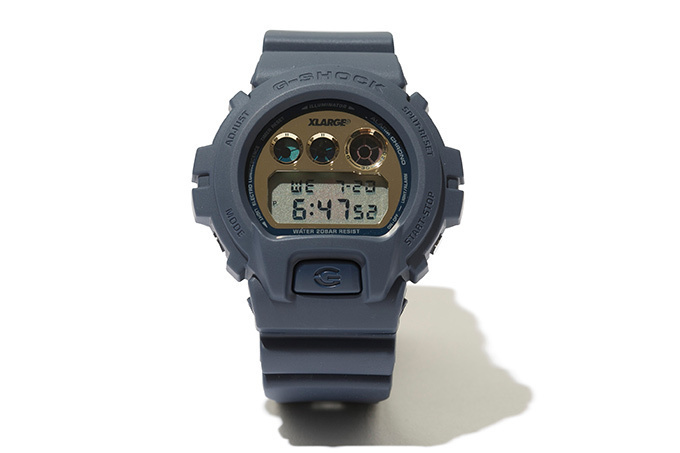 エクストララージ×G-SHOCK、ネイビーにゴールドが映えるシックな時計 - ブランド25周年記念｜写真1