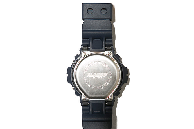 エクストララージ×G-SHOCK、ネイビーにゴールドが映えるシックな時計 - ブランド25周年記念｜写真3