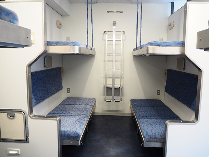 「Train Hostel 北斗星」馬喰町駅直結ビルに誕生 - 北斗星の車内備品を取り付けたホステル｜写真1