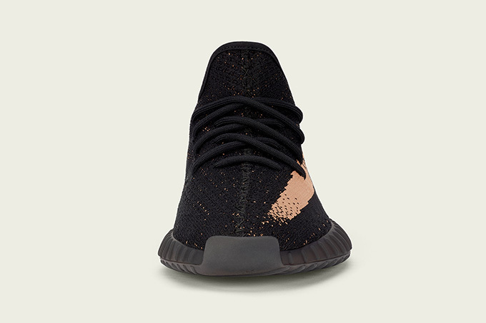 アディダス(adidas) YEEZY BOOST 350 V2｜写真1