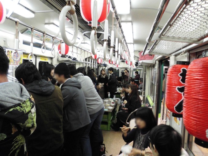 京阪電車・中之島駅のホーム＆電車内が居酒屋に「中之島駅ホーム酒場2018」｜写真3