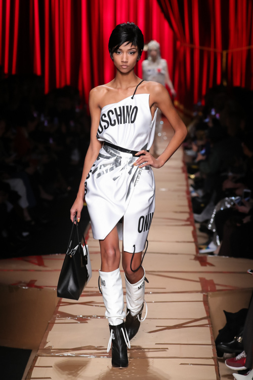 モスキーノ(MOSCHINO) 2017-18年秋冬ウィメンズコレクション  - 写真74