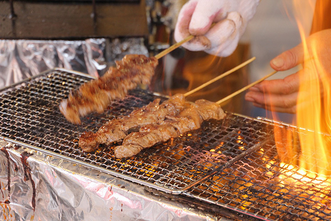 「九州ご当地グルメ王者決定戦」長崎ハウステンボスで - とり天や串焼きを九州地酒と味わう｜写真3