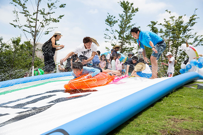 無料スプラッシュ祭「品川ウォーターテラス」開催、品川にウォータースライダー出現｜写真6