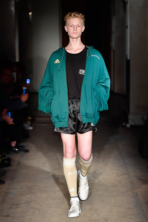 ゴーシャ ラブチンスキー(Gosha Rubchinskiy) 2018年春夏メンズコレクション  - 写真3