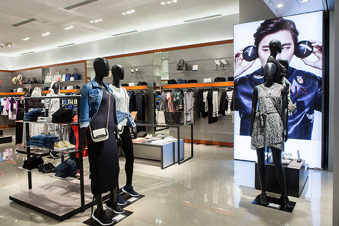 A|X アルマーニ エクスチェンジ(A|X ARMANI EXCHANGE) ダイバーシティ東京｜写真4