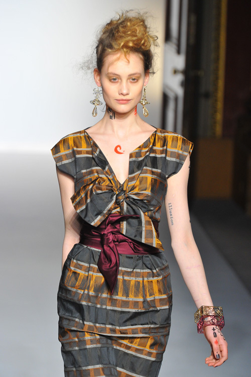 ヴィヴィアン・ウエストウッド レッドレーベル(Vivienne Westwood RED LABEL) 2012-13年秋冬 ウィメンズコレクション  - 写真64