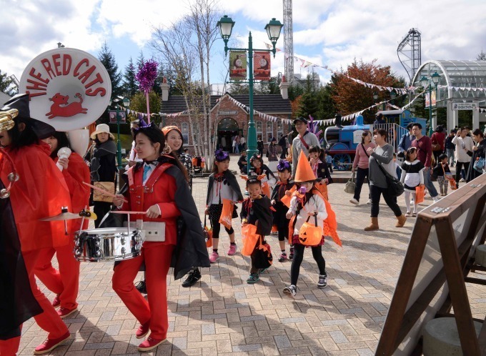 富士急ハイランドのハロウィン、戦慄迷宮の亡霊パレードや限定メニュー - 仮装で入園料が無料に｜写真15