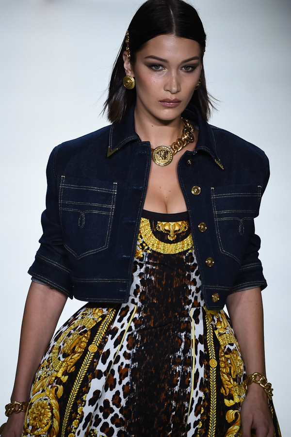 ヴェルサーチェ(VERSACE) 2018年春夏ウィメンズコレクション  - 写真17