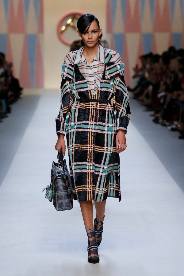 フェンディ(FENDI) 2018年春夏ウィメンズコレクション  - 写真25