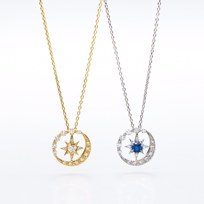 左) DREAM COMPASS NECKLACE K18(イエローゴールド)100,000円＋税
右) DREAM COMPASS NECKLACE Pt950 120,000円＋税