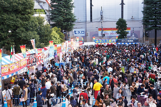 有名ケバブ店が一堂に「ケバブグランプリ」が新宿大久保公園で、日本最大級“300kg肉塊”やトルコ酒も｜写真5