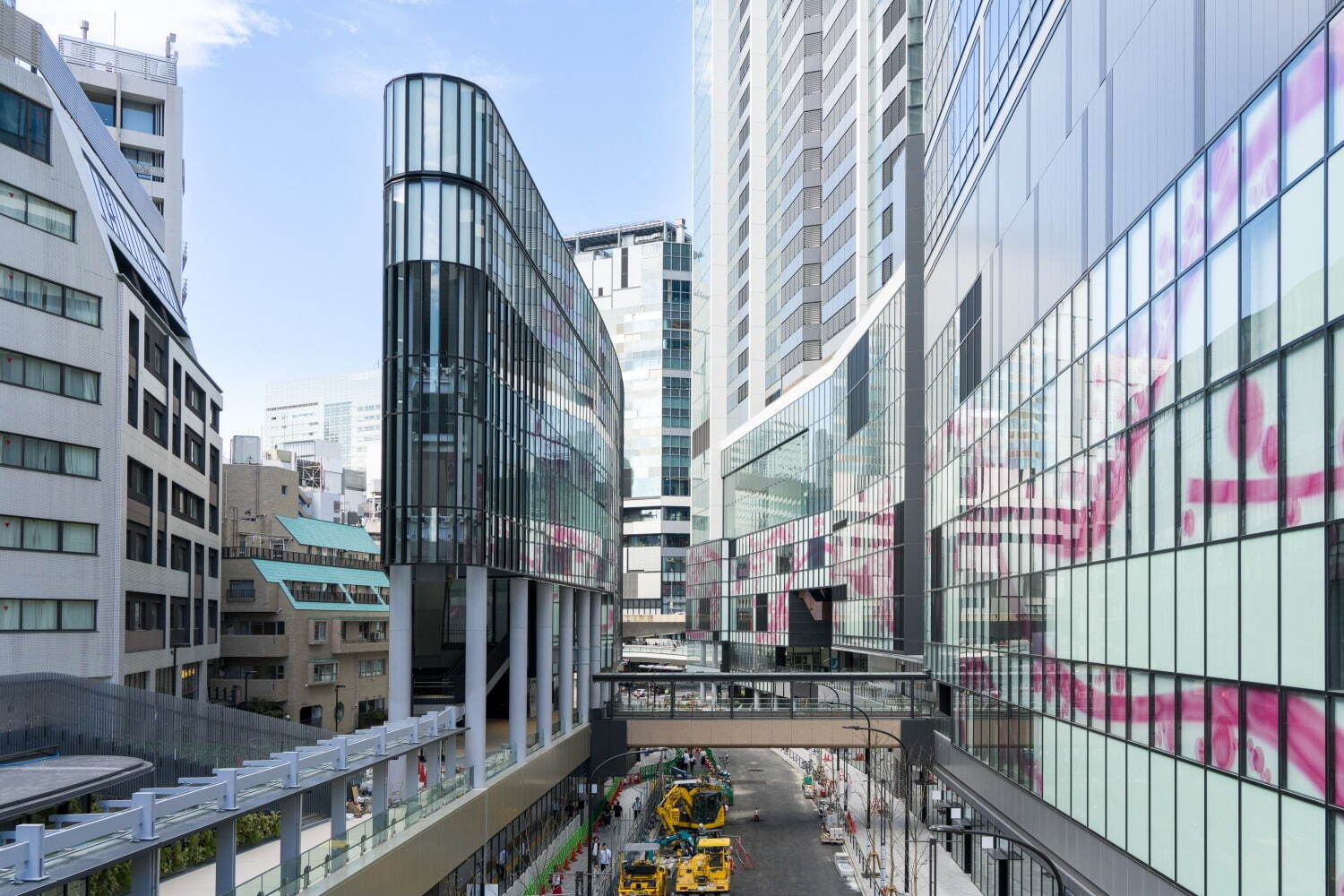 「渋谷サクラステージ」2つの高層ビルを擁す渋谷駅桜丘口の大規模再開発、歩行者デッキ・屋外広場を整備｜写真26