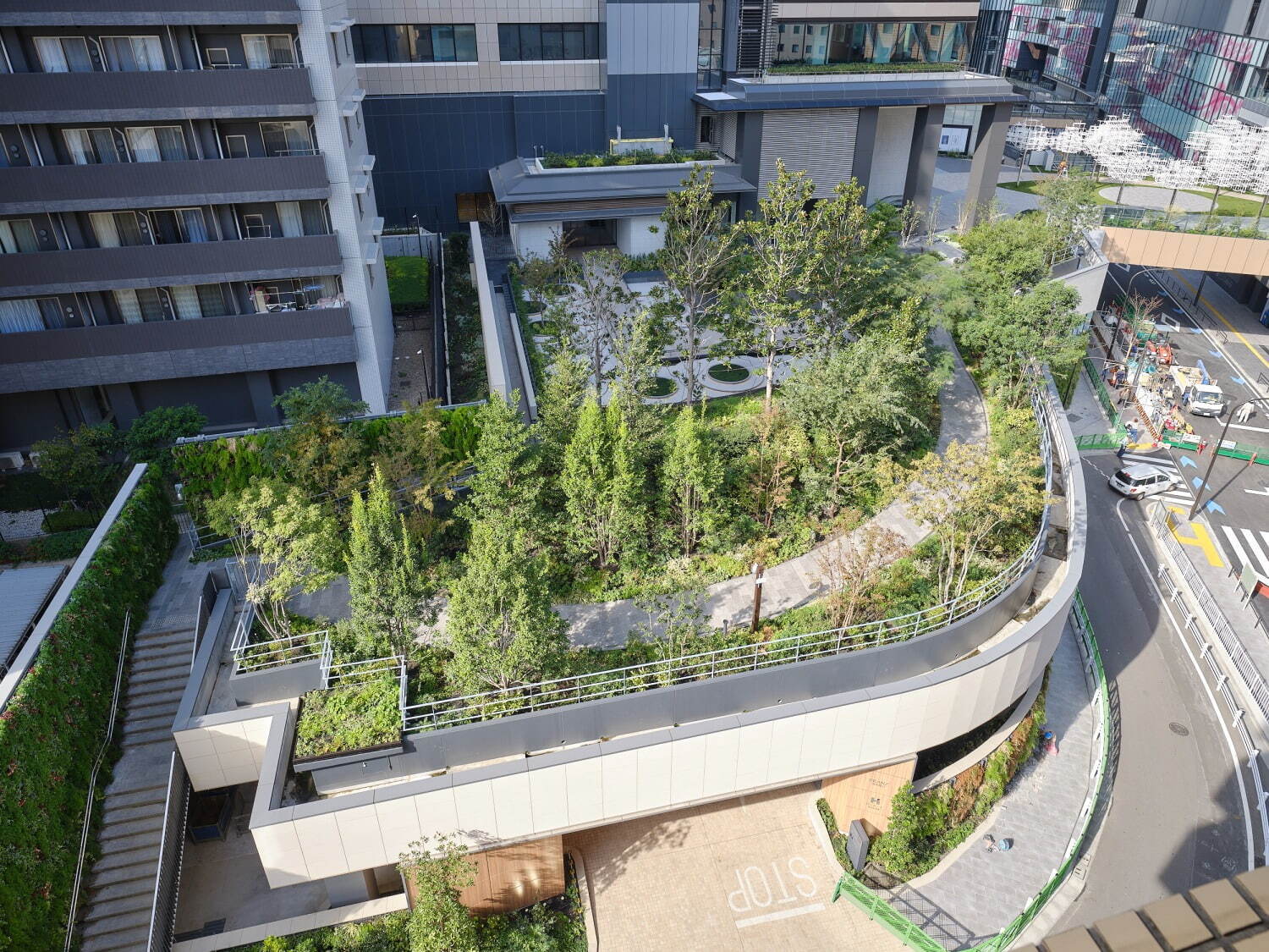 「渋谷サクラステージ」2つの高層ビルを擁す渋谷駅桜丘口の大規模再開発、歩行者デッキ・屋外広場を整備｜写真51