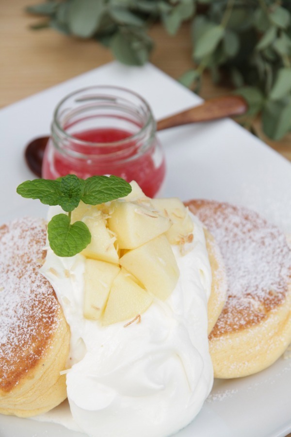 「幸せのパンケーキ」の限定パンケーキ、薔薇＆イチゴやりんごヨーグルトなど｜写真5