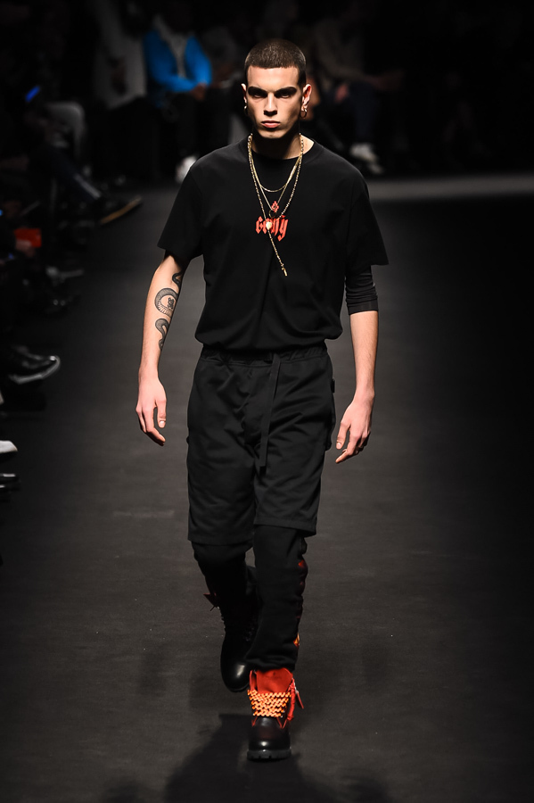 マルセロ・ブロン カウンティ・オブ・ミラン(MARCELO BURLON COUNTY OF MILAN) 2018-19年秋冬ウィメンズ&メンズコレクション  - 写真42