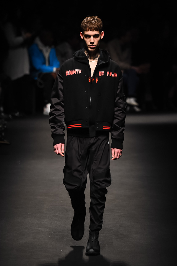 マルセロ・ブロン カウンティ・オブ・ミラン(MARCELO BURLON COUNTY OF MILAN) 2018-19年秋冬ウィメンズ&メンズコレクション  - 写真46